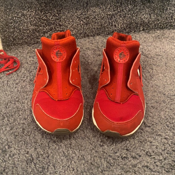 Huarache blood red sneakers-size 3yr UC - Picture 2 of 13